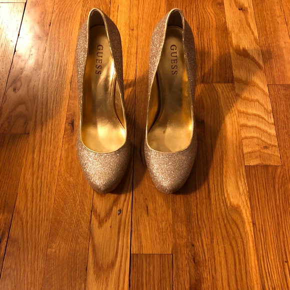 Sparkly gold Guess heels 👠 - Picture 2 of 6